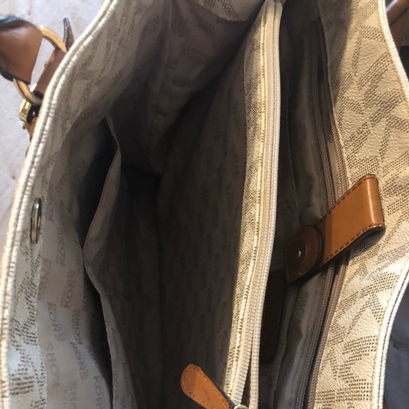 Michael Kors Handbag - Picture 5 of 5